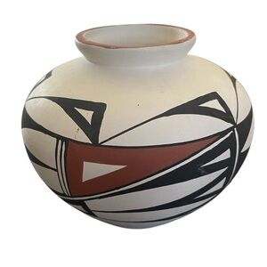 D.T. Acoma 5” Monochrome Aztec Pottery Vase Studio Art Signed